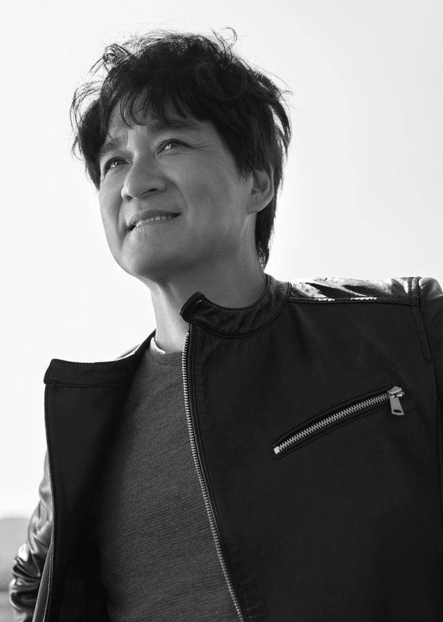 黑色|周华健的混血儿子，长相比爸爸还男人味，一家子高颜值穿得更时尚