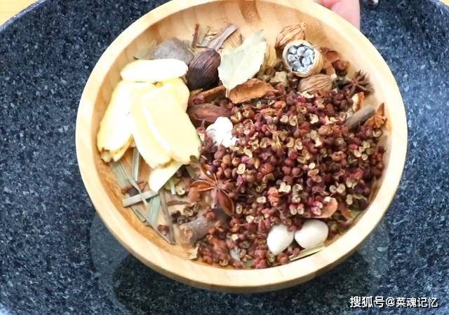 酱板鸭|湖南正宗手撕酱板鱼：酱香味十足，香辣够味，比买的更好吃，解馋