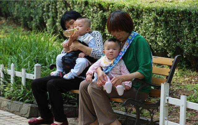 家务|想抱孙子的婆婆再也不催生二胎了，不得不说，媳妇招数实在高明