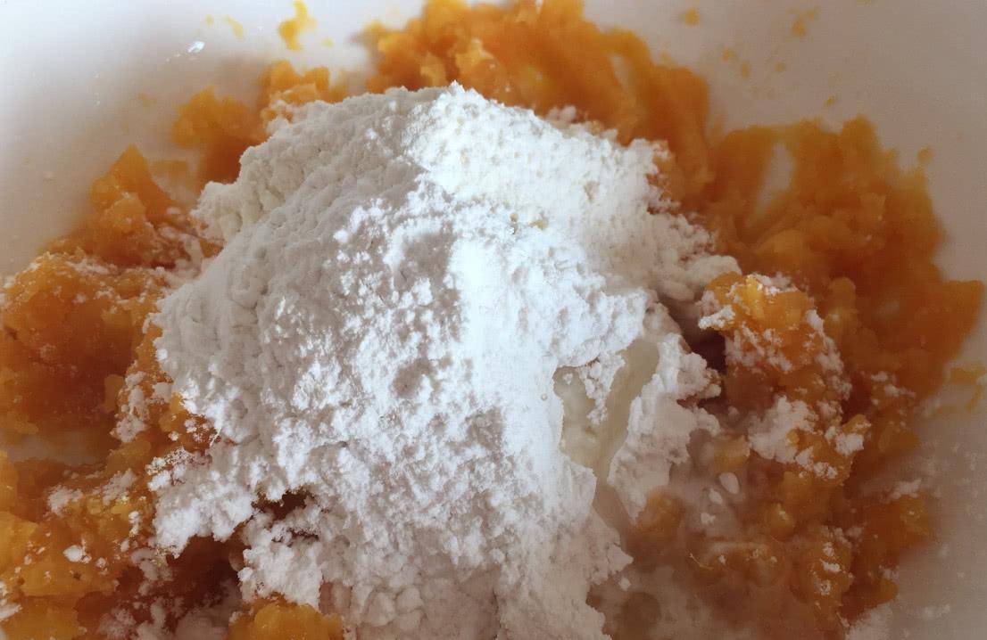 进行|红薯的一种新吃法，既不用烤箱，也不用油炸，甚至连糖也不用放