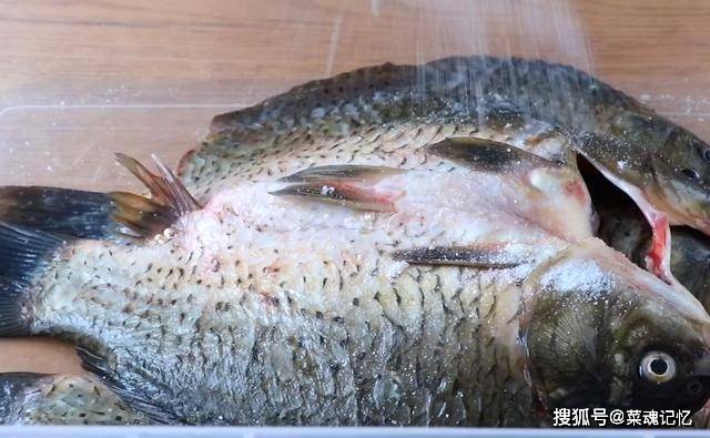酱板鸭|湖南正宗手撕酱板鱼：酱香味十足，香辣够味，比买的更好吃，解馋
