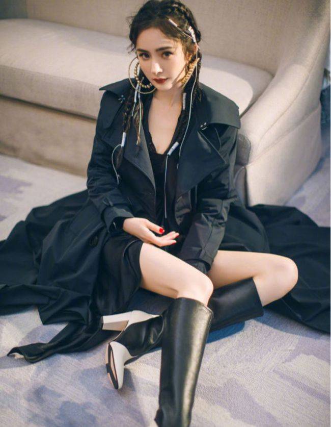 黑色|杨幂清爽风穿搭真是绝了！短款内搭秀小蛮腰，长款外套增加气场