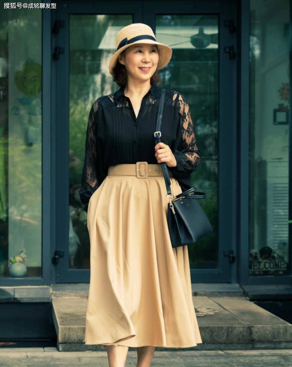 原创这位65岁奶奶的穿搭真养眼端庄优雅不做作时尚感不输年轻人