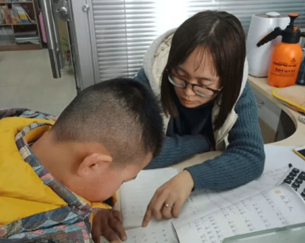 家长|中小学又迎来新规定，孩子们听后愁眉苦脸，家长却拍手叫好