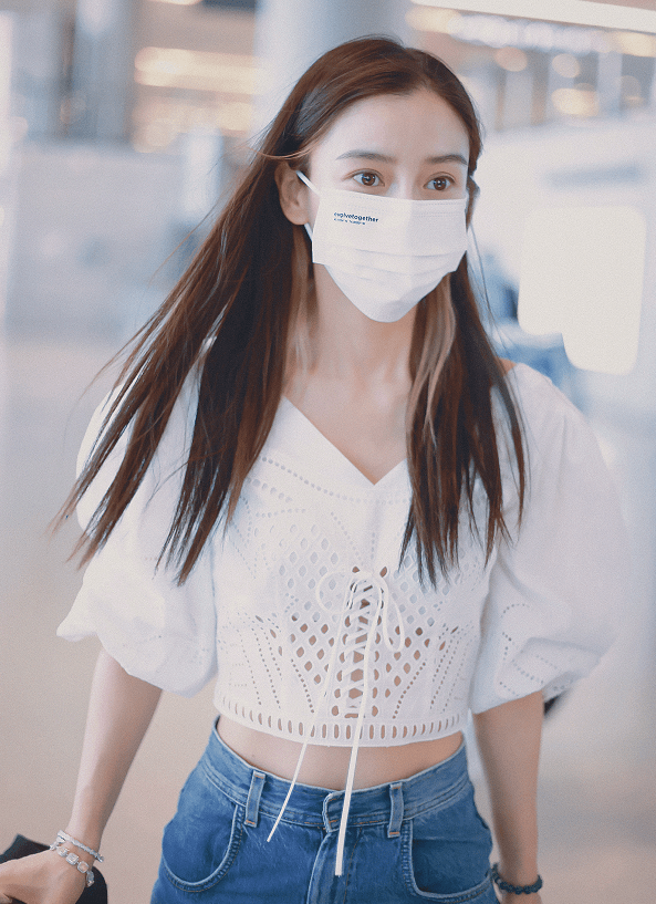 气息|又被杨颖的细腰折服了！袖子和衣身“一样宽”，依然能穿出瘦削感