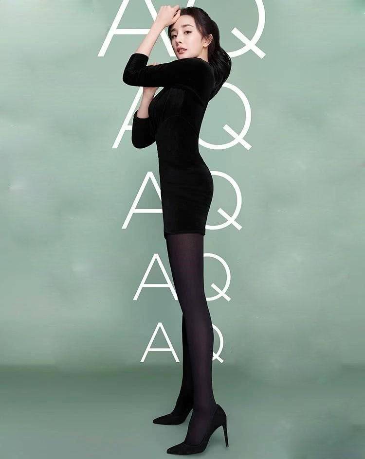 活动|杨幂走红前活动照曝光,穿“阴阳丝袜”秀美腿,大眼睛依然很美