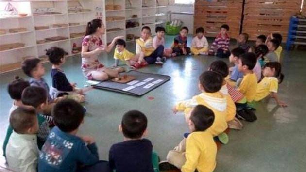 家长|世上只有爸爸好！女儿第一天上幼儿园 ，爸爸不舍给奶奶打电话互哭！