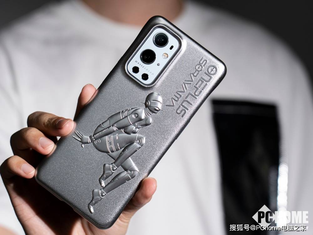 未来|一加9 Pro x 空山基闪银限定套装：未来感拉满