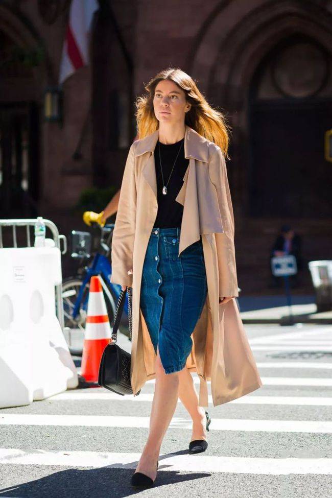 显得|郑希怡穿一袭风衣,搭配黑色长裤走机场,高级又洋气!