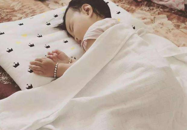 小刚|“我又不是他爸爸”，儿子拒养3岁弟弟，父母直接将其告上法庭