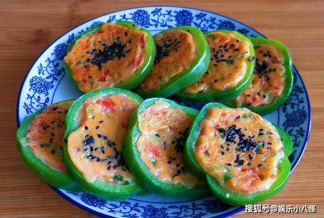 蔬菜|早餐新做法：2个青椒，2个西红柿，简单易做好吃又入味，真解馋