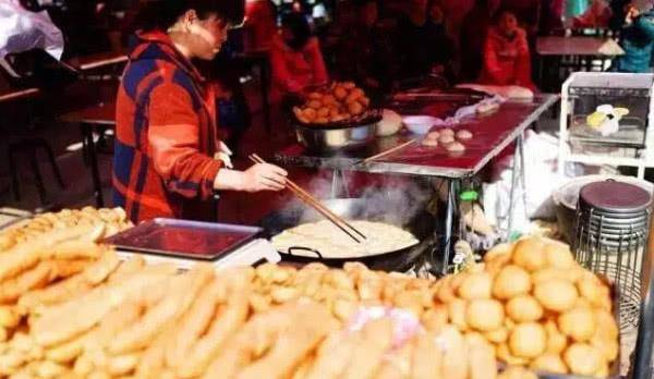 包子|南方人看完东北的早餐，表示很羡慕，广东人不服