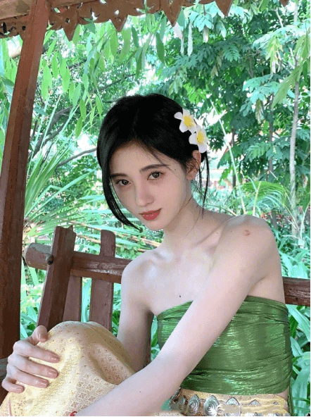 氧气|乔欣碎花裙配纯欲妆，可爱撩人像小野猫，纯欲妆容要掌握这些技巧