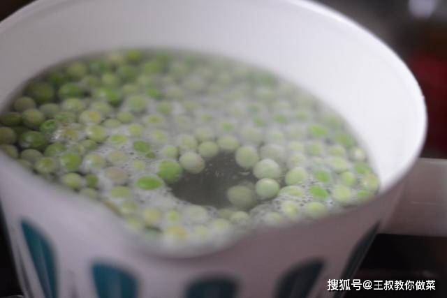加入适量|把春天吃到肚子里豌豆加点牛奶做碗汤，老公放下勺子直接端起碗喝