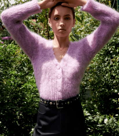 长度|初秋最美的look竟然是它！针织衫+半身裙优雅大方，女人味无可抵挡