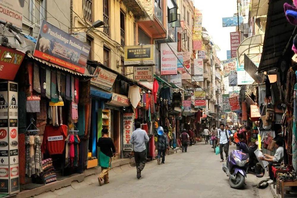 从印度乘坐巴士前往尼泊尔，是怎样的体验？