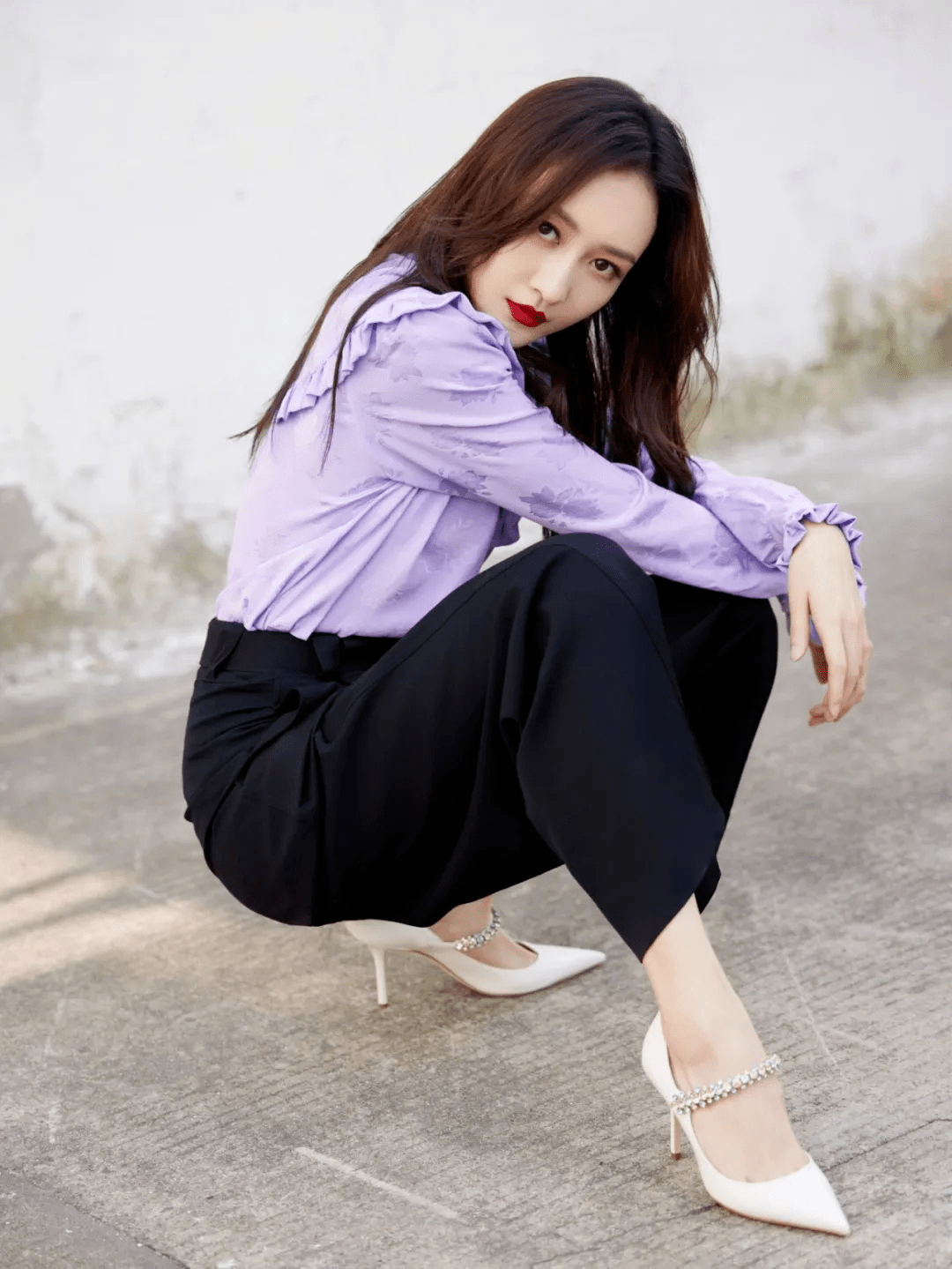 王鸥|王鸥带火了一种穿法，叫“衬衫+阔腿裤”，利落潇洒又有气场
