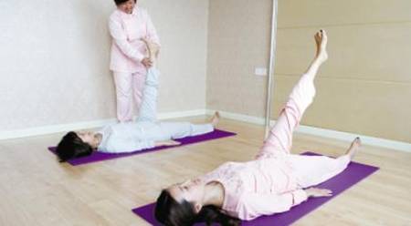 洗头|产后坐月子很重要，但是有四种月子最好别做，真的伤身