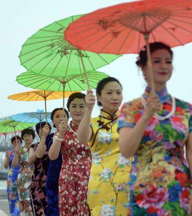 曲线|王思聪前女友雪梨，与微胖的张雨绮同穿旗袍，看完不想减肥了