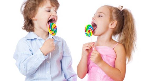 家长|“糖”多必伤!新生儿到青春期,孩子如何健康吃糖?营养师告诉你