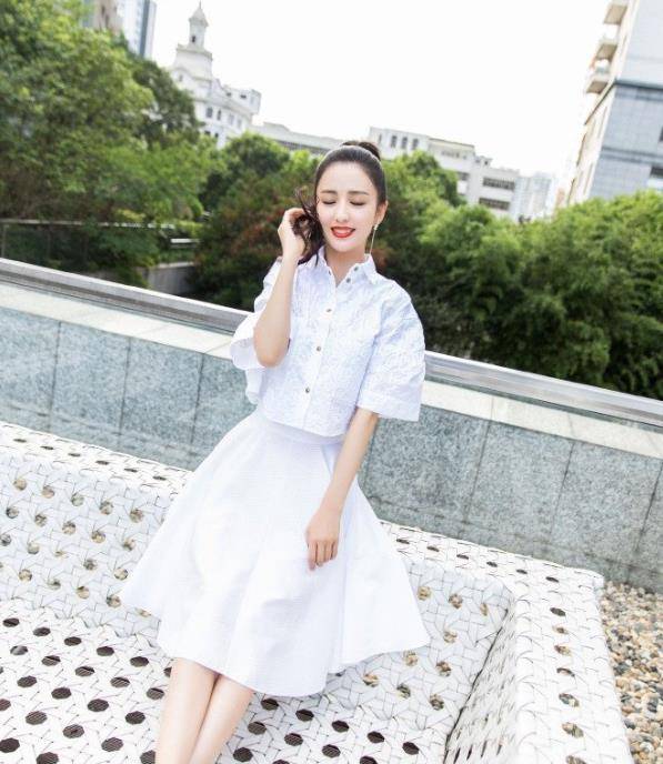 马尾|果然扎马尾显年轻，38岁丫丫连晒两组照片，宛如18岁少女