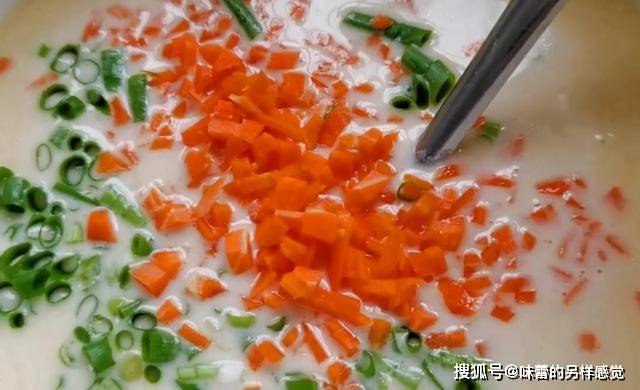 做法|自从学会鸡蛋饼这新做法，我家早餐10分钟搞定，柔软劲道凉了不硬