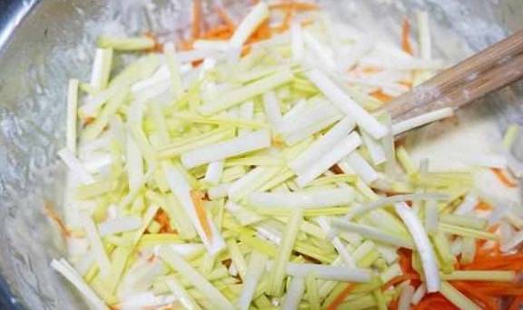 胡萝卜|早晚都爱吃这饼,不揉面,不发面,两分钟就烙好,好吃又营养