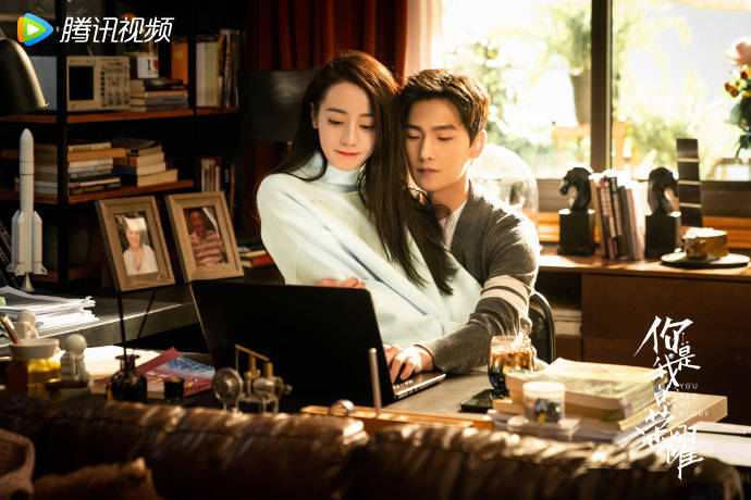 上衣|看齁甜剧《你是我的荣耀》，跟着热巴学穿搭！！