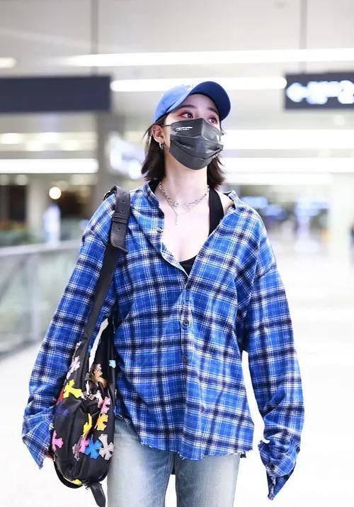 黑色|欧阳娜娜“变性”造型,男装打扮现身机场,网友:男友力爆棚!