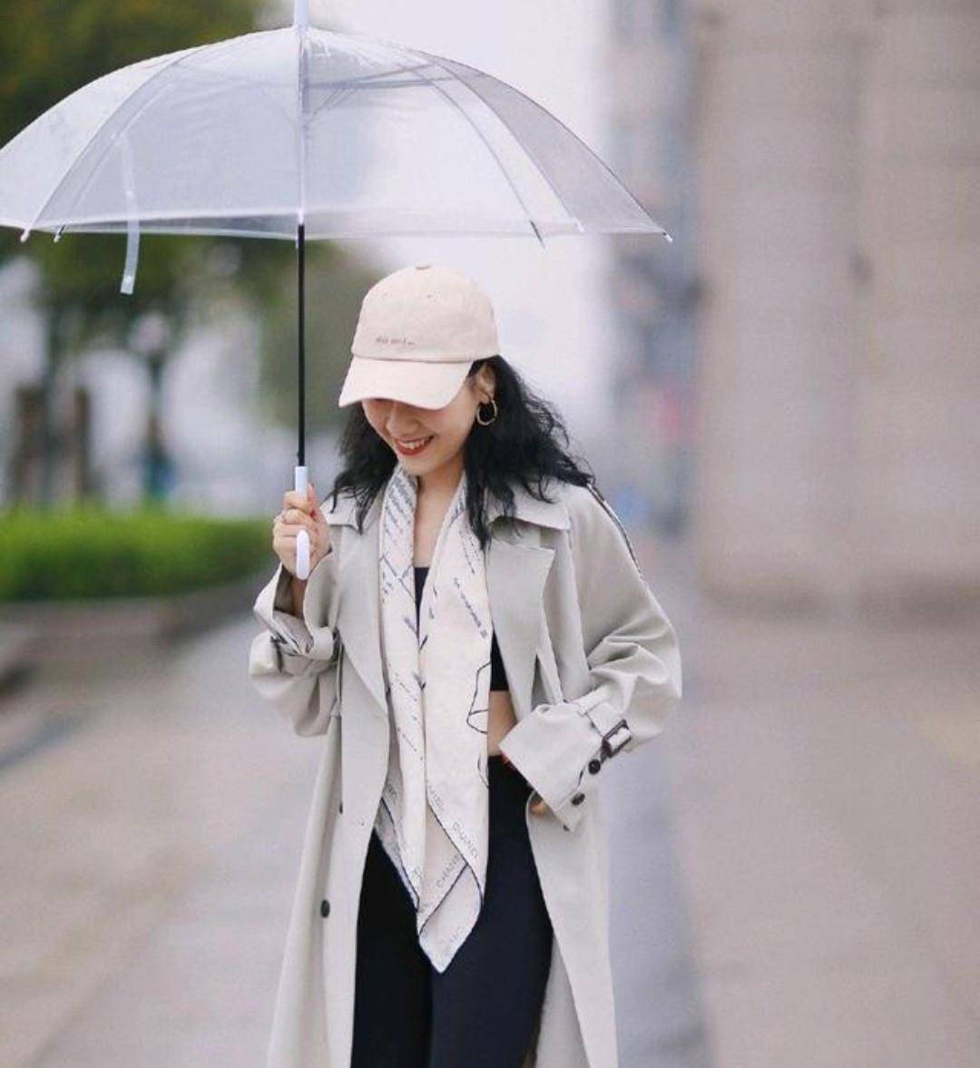 同时又|不要再穿过时外套了，如今流行穿风衣，这么穿让你时尚又好看