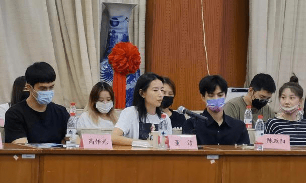 状态|董洁去参加培训班，没滤镜暴露真实颜值，素颜憔悴苍老了很多！