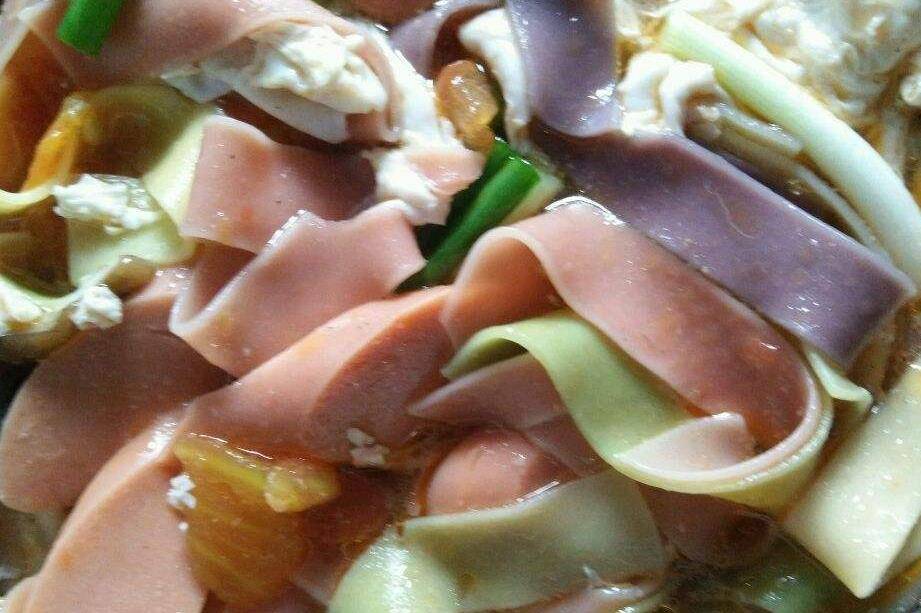 因为|四位阿姨来幼儿园应聘做饭,一人做一种面条,你准备录用谁呢?