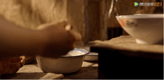 因为|又被真情实感气到了！多少人看《乔家的儿女》上来就哭了？