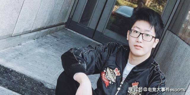 上半区|RNG粉丝爆破微笑，管泽元被逼出来的这波预测，毒奶功力有几成？