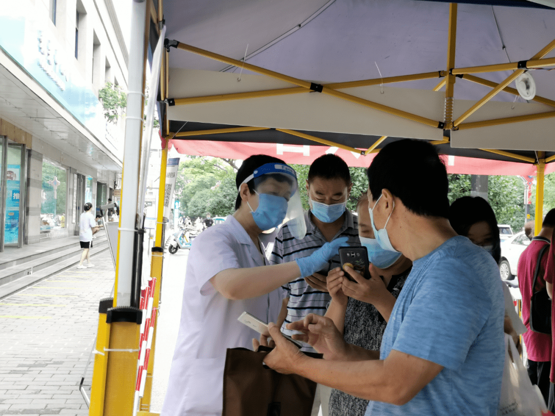 西安市|【医院动态】“双码并行” 预检分诊新措施 ——疫情防控门诊办在行动