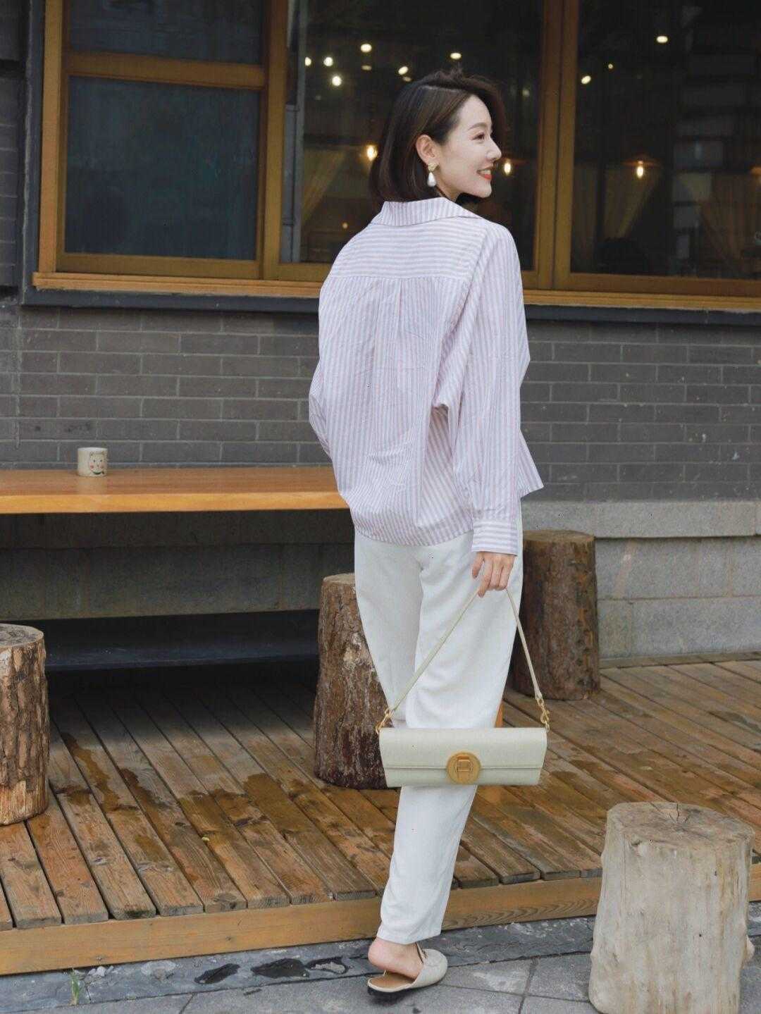 显得|梨形身材怎么穿？针织衫搭配半身裙温柔大方，日常舒适还显气质