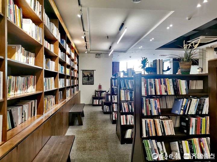 文化|济南第30家泉城书房开馆，由实体书店升级改造而成，可借可买！