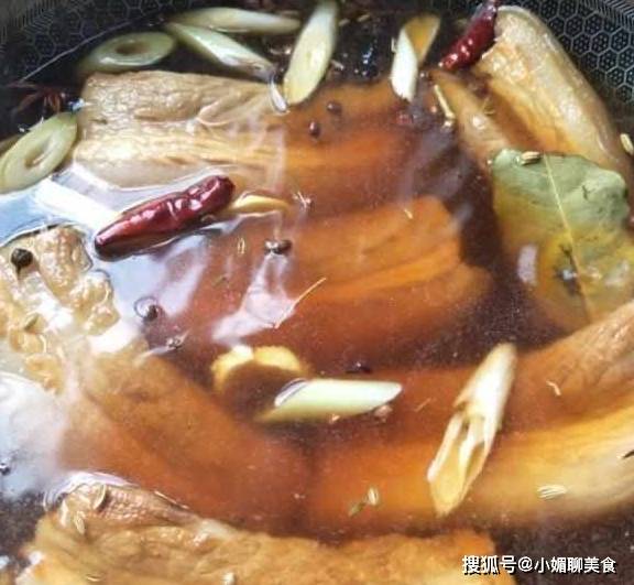 做饭吃|新来的保姆把五花肉做成这样，要求月薪8千，过分吗？