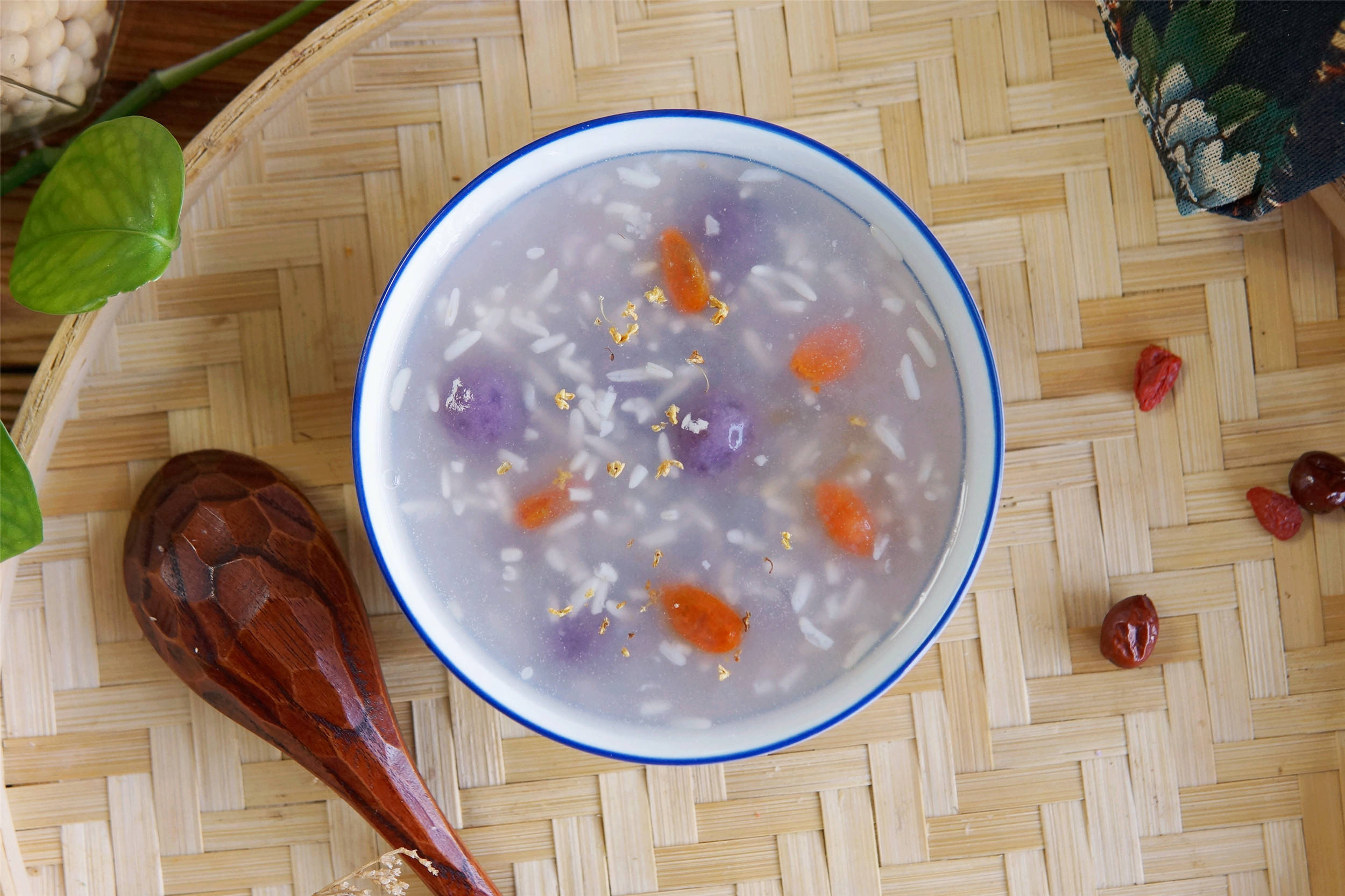 推荐菜品【紫薯酒酿小圆子】