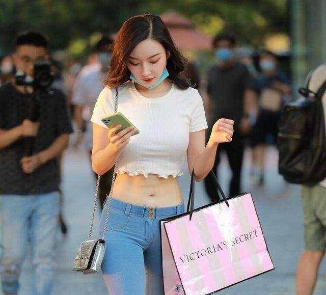 颜色|魅力动人的打底裤装扮很有时尚感，展现你的靓丽气质，贴合身材