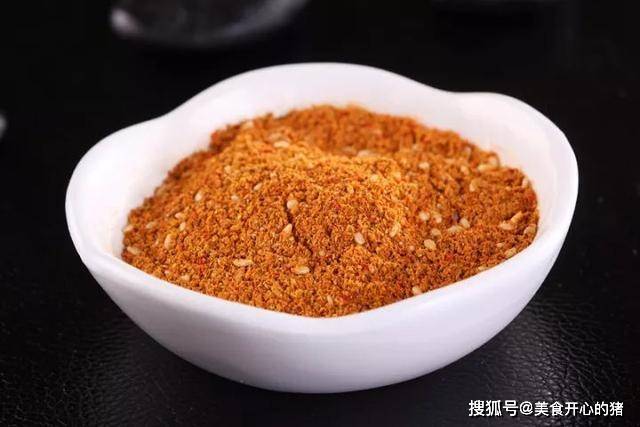 做法|五花肉还有这种吃法，一咬嘎嘣脆，做法简单，一次2斤不够吃