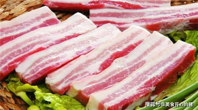 做法|五花肉还有这种吃法，一咬嘎嘣脆，做法简单，一次2斤不够吃