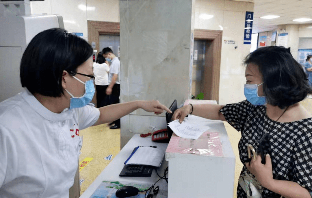 西安市|【医院动态】“双码并行” 预检分诊新措施 ——疫情防控门诊办在行动