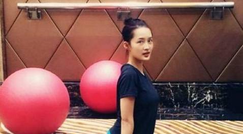 自律|李沁晒出自家豪宅,零食是“标配”却不担心长胖,家中有健身房