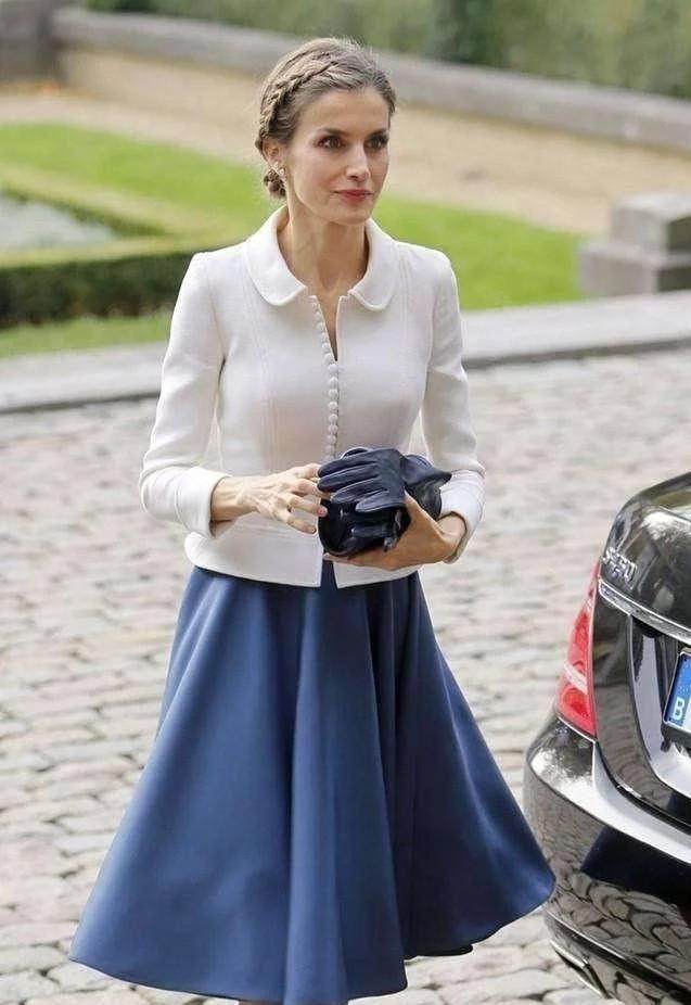 颜色|50岁穿衣高级比时髦更重要,学西班牙王后这样穿,优雅的不动声色