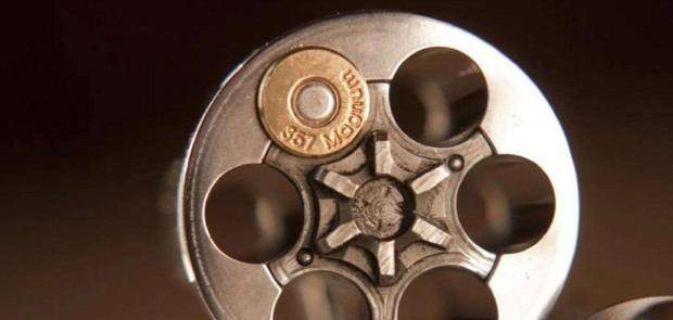 闻名世界的"俄罗斯轮盘赌"是谁发明的?美国2200人因它而亡_游戏