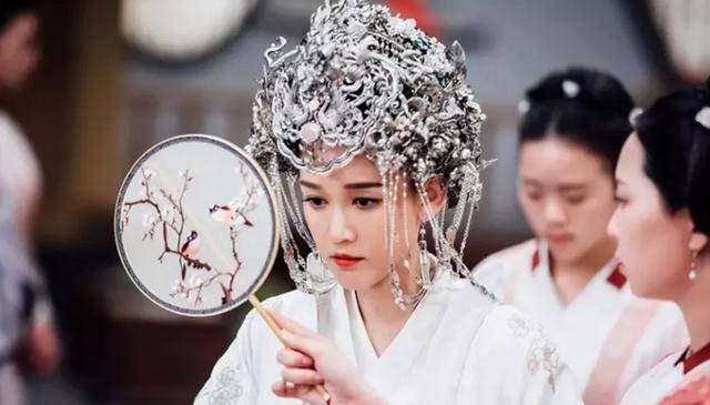 陈乔恩|女星白色古装嫁衣，陈乔恩惊艳宋茜梦幻，杨幂美出新高度
