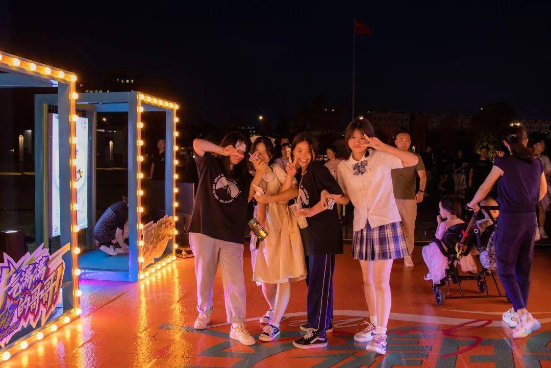 青年|以人性化陪伴引领价值升级：湖南卫视的「挚友情长」