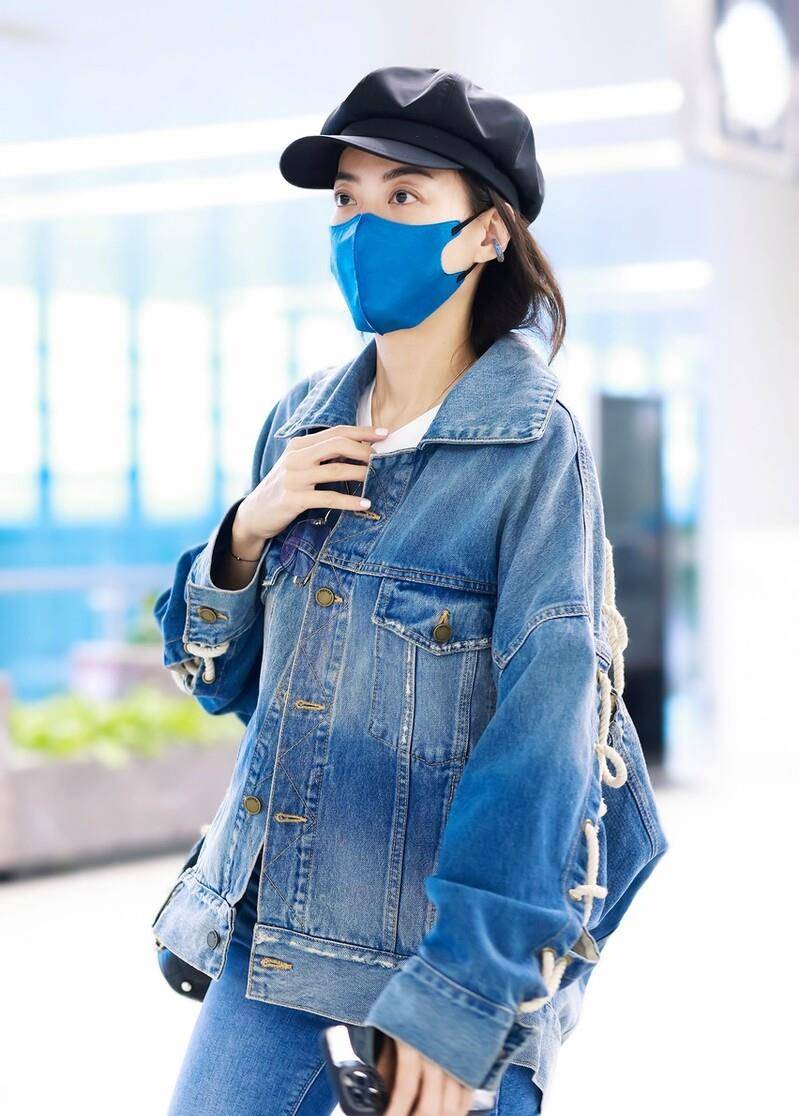 被霍汶希惊艳到穿牛仔外套配报童帽颜值气质不输大明星