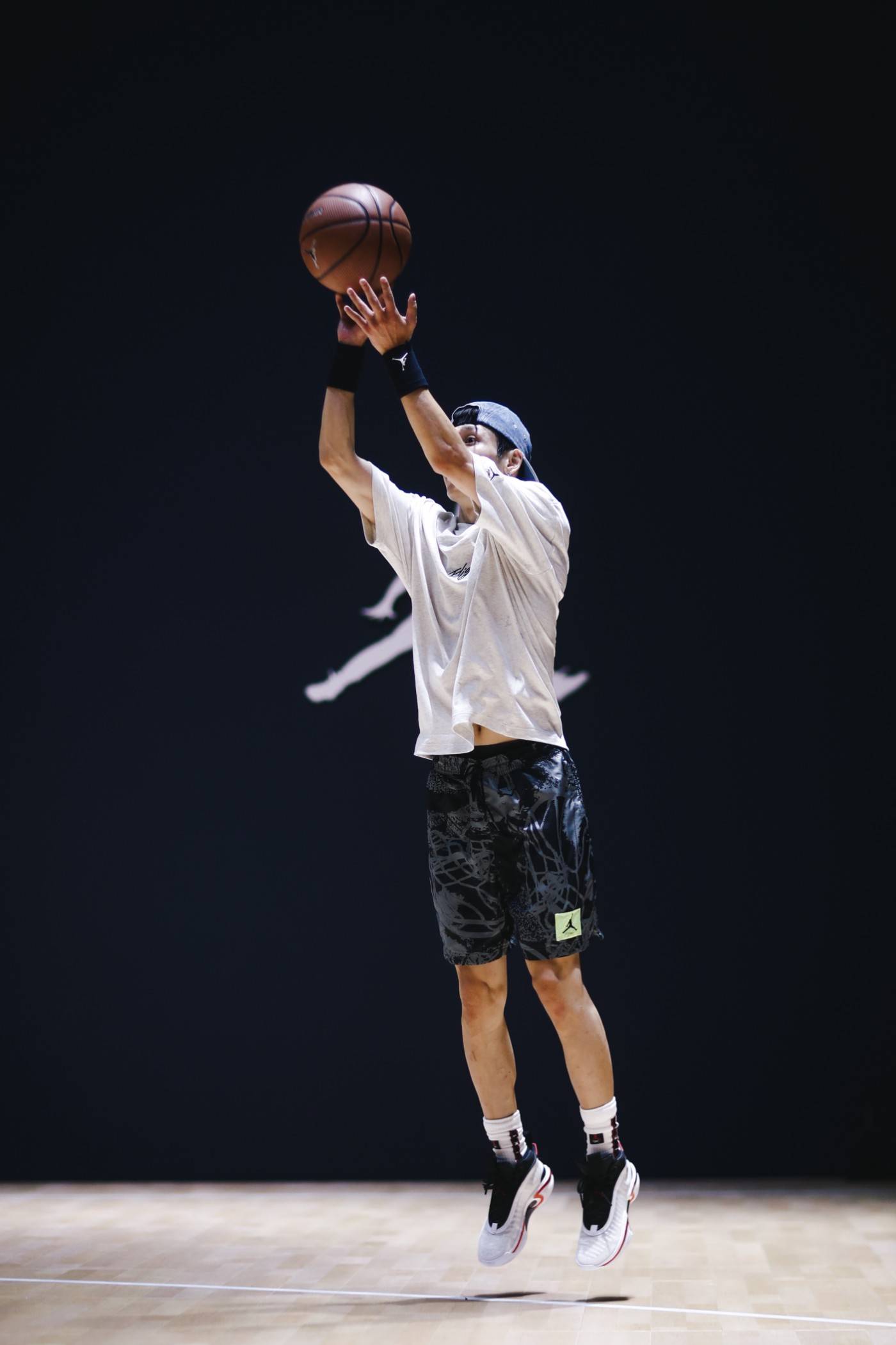 设计|AJ36 绝地反转！只加一个新科技，又甩开所有实战鞋一大截…